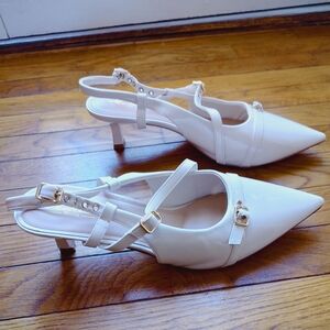 Mostrin Cream Vegan Patent Leather Closed Toe Slingback Kitten Heels Size 11